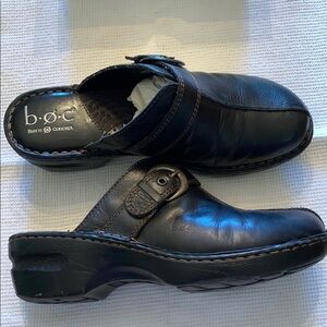 b.o.c. Womens Black Leather Clogs​​​